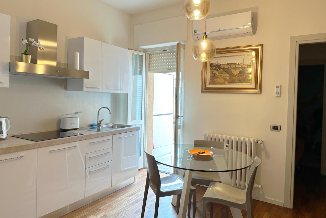 La Casa Di Paola E Betti Apartment Alba  Bagian luar foto