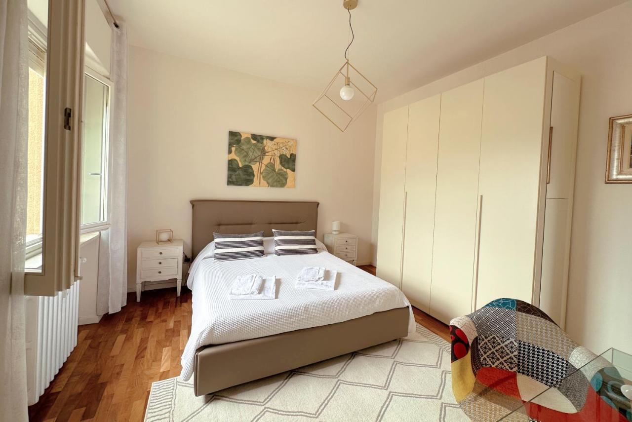 La Casa Di Paola E Betti Apartment Alba  Bagian luar foto