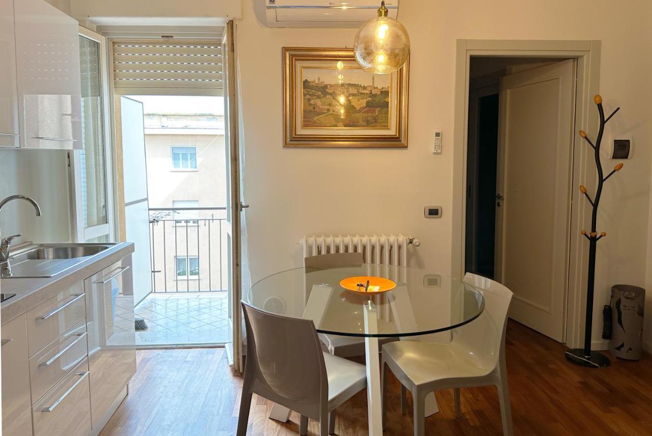 La Casa Di Paola E Betti Apartment Alba  Bagian luar foto