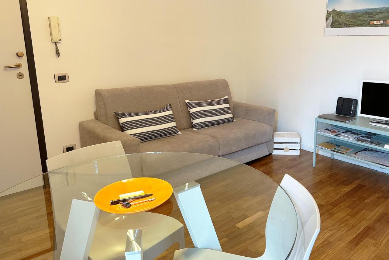 La Casa Di Paola E Betti Apartment Alba  Bagian luar foto